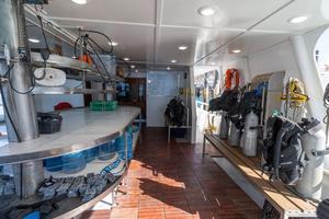 Quino del Mar - Camera Table