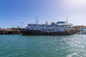 Quino del Mar - Side